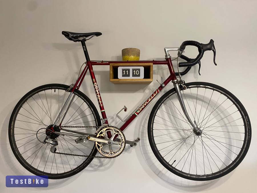 Tölgyfa kerékpár tartó lakásba