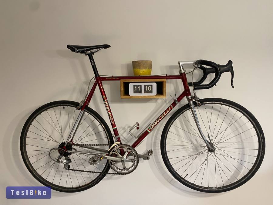 Tölgyfa kerékpár tartó lakásba