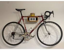 Tölgyfa kerékpár tartó lakásba