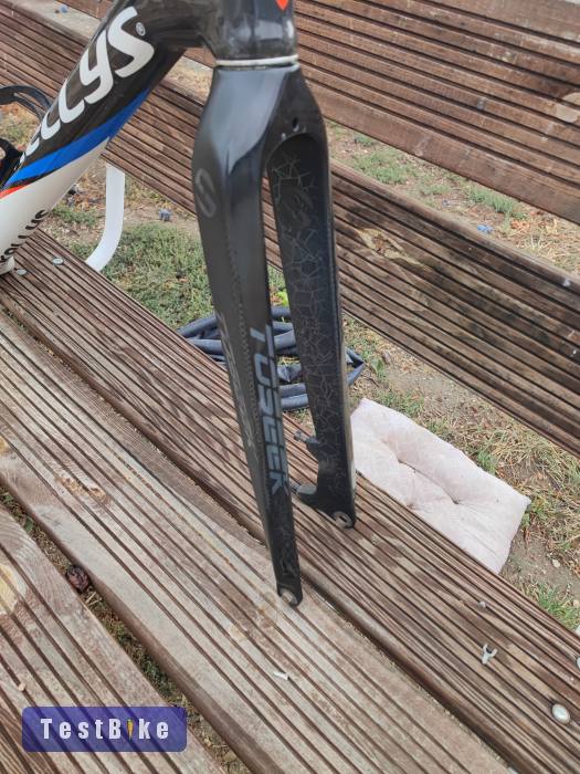 Toseek carbon merev villa 