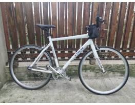 Trek alu-carbon városi, szíjhajtás is