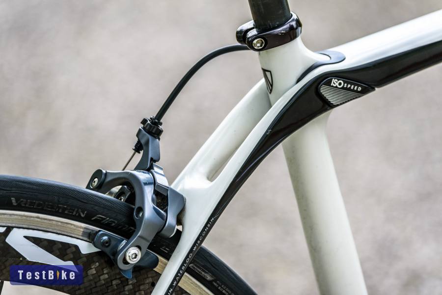 Trek Domane 4.7 (56) full karbon országúti kerékpár