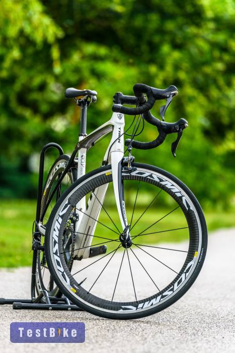 Trek Domane 4.7 (56) full karbon országúti kerékpár