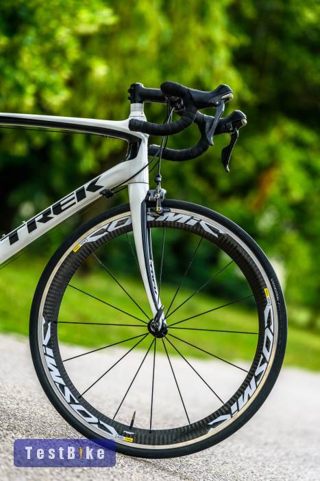 Trek Domane 4.7 (56) full karbon országúti kerékpár
