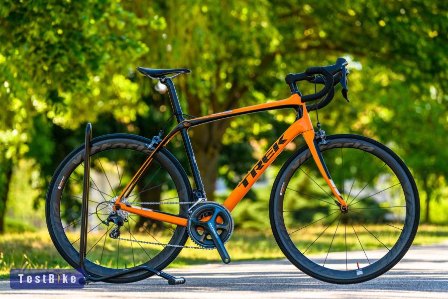 Trek Domane 5.2 (56) full karbon országúti kerékpár