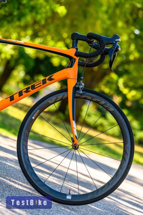 Trek Domane 5.2 (56) full karbon országúti kerékpár