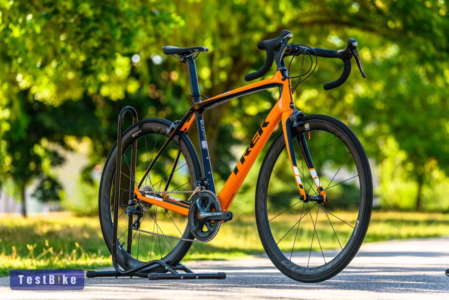 Trek Domane 5.2 (56) full karbon országúti kerékpár