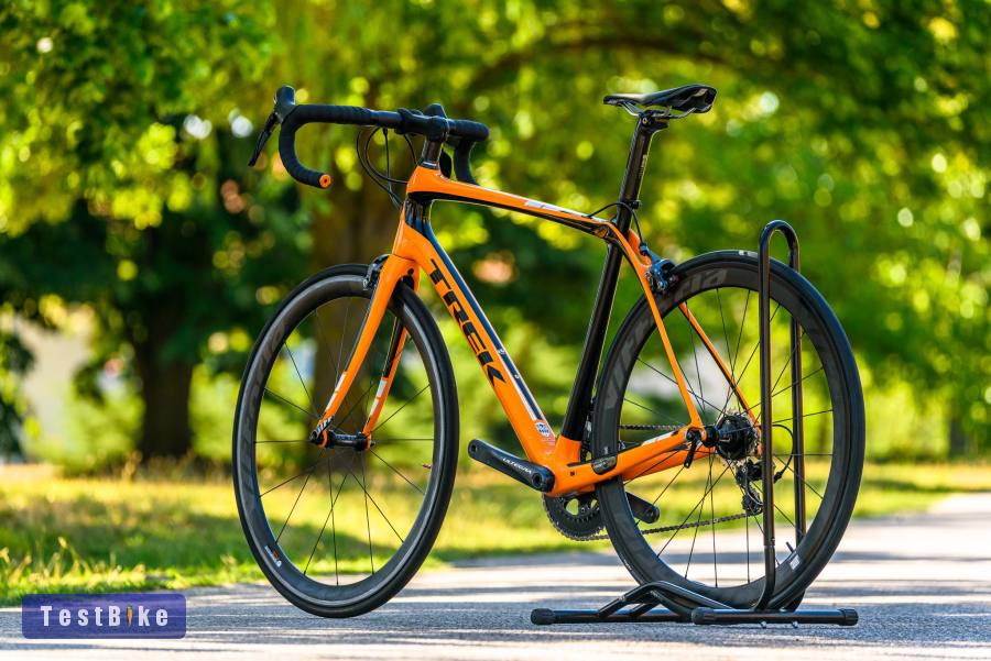 Trek Domane 5.2 (56) full karbon országúti kerékpár