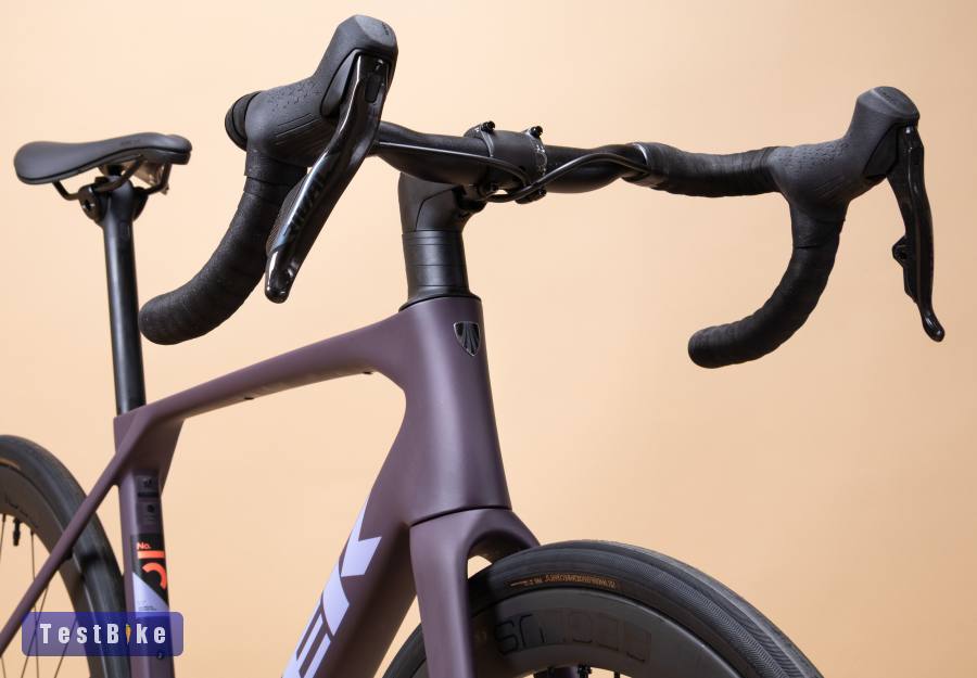 Trek Domane SL6 AXS Gen 5 2027 (M) karbon országúti kerékpár
