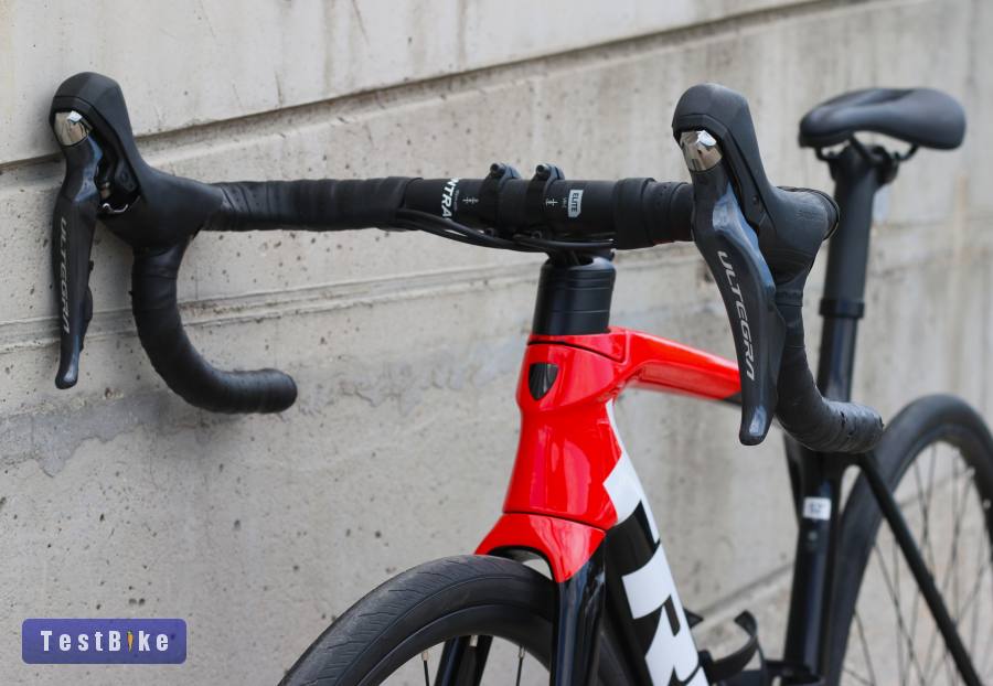 TREK ÉMONDA SL6 PRO DISC karbon, tárcsafékes országúti