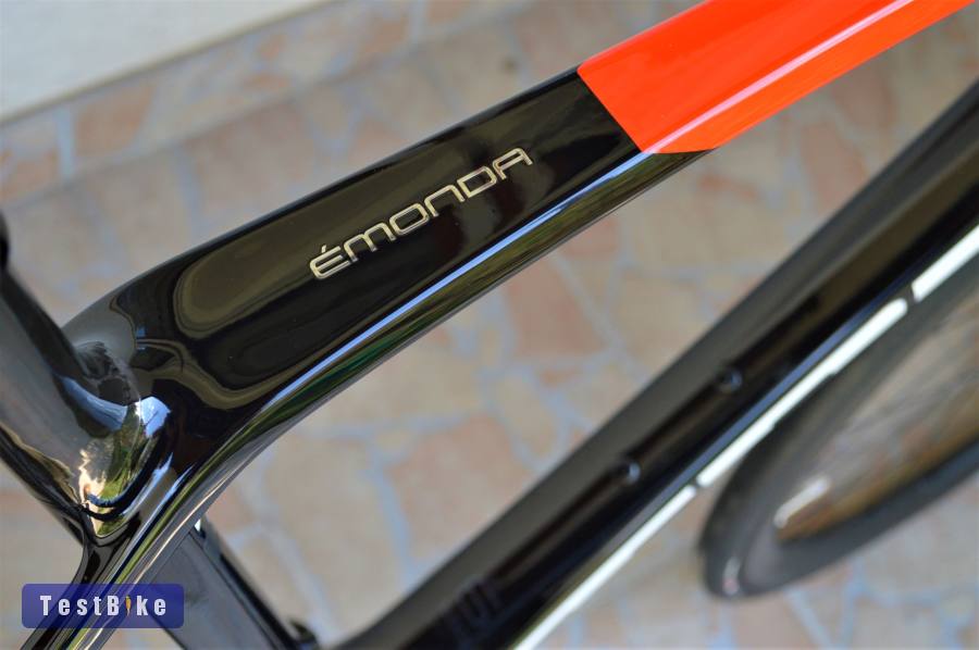 TREK ÉMONDA SL6 PRO DISC karbon, tárcsafékes országúti