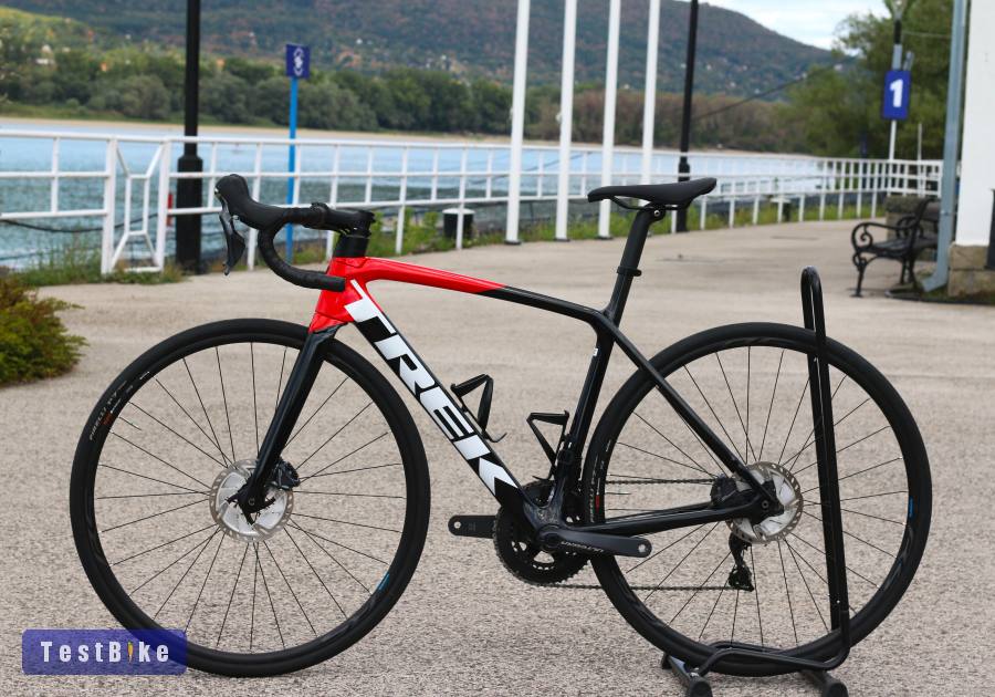 TREK ÉMONDA SL6 PRO DISC karbon, tárcsafékes országúti
