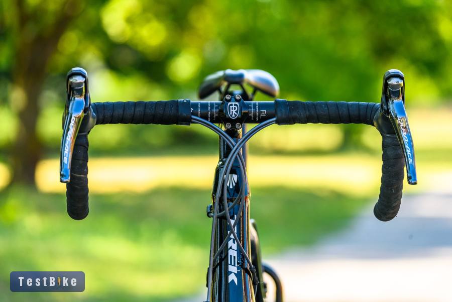 Trek Emonda SL8 (62) karbon országúti kerékpár