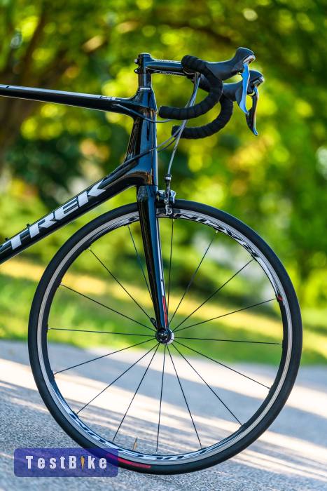 Trek Emonda SL8 (62) karbon országúti kerékpár
