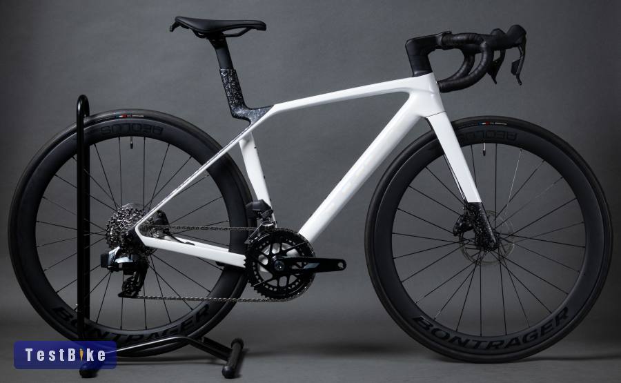 Trek Madone SL 6 AXS Gen 8 2026 (S) karbon országúti kerékpár
