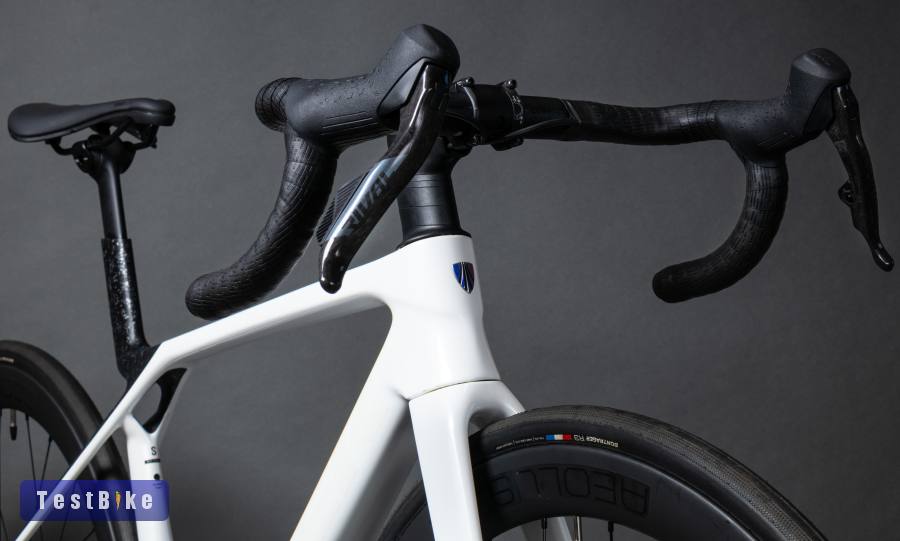 Trek Madone SL 6 AXS Gen 8 2026 (S) karbon országúti kerékpár