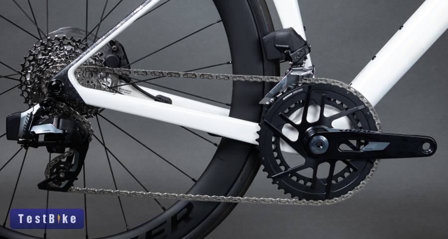 Trek Madone SL 6 AXS Gen 8 2026 (S) karbon országúti kerékpár