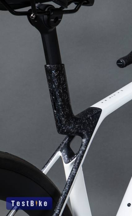 Trek Madone SL 6 AXS Gen 8 2026 (S) karbon országúti kerékpár