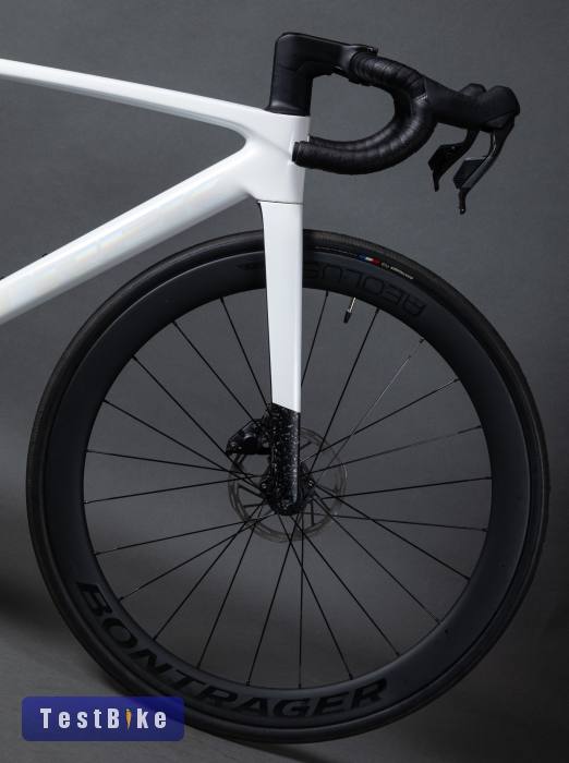 Trek Madone SL 6 AXS Gen 8 2026 (S) karbon országúti kerékpár