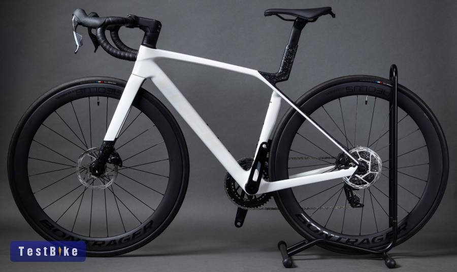Trek Madone SL 6 AXS Gen 8 2026 (S) karbon országúti kerékpár