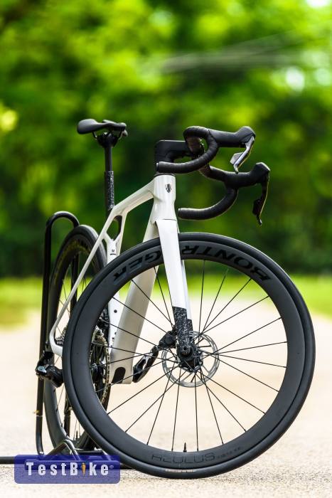 Trek Madone SL 6 Gen 8 (M) 2026 új full karbon országúti 