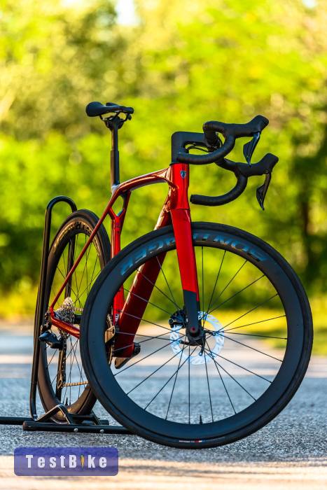 Trek Madone SL 6 Gen 8 (M/L) 2026 Di2 új országúti kerékpár