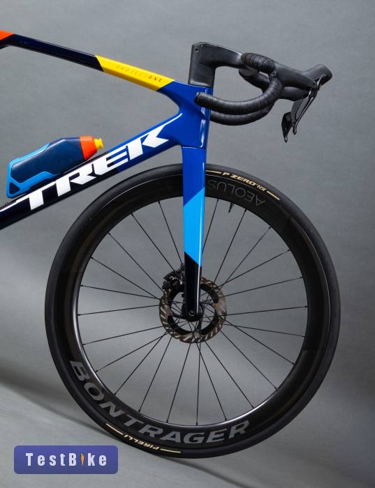 Trek Madone SLR 9 2026 Dura-Ace Di2 (M/L) országúti kerékpár