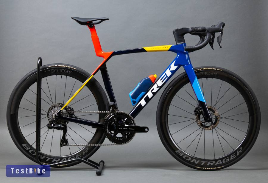 Trek Madone SLR 9 2026 Dura-Ace Di2 (M/L) országúti kerékpár