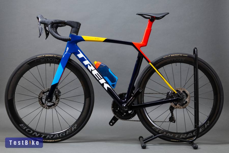 Trek Madone SLR 9 2026 Dura-Ace Di2 (M/L) országúti kerékpár