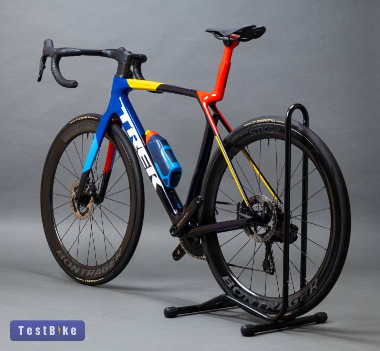 Trek Madone SLR 9 2026 Dura-Ace Di2 (M/L) országúti kerékpár