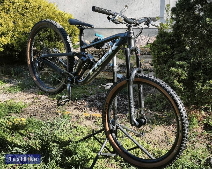 Trek Slash 8 (2022) – M-es méret + EXTRÁK