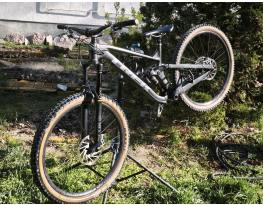 Trek Slash 8 (2022) – M-es méret + EXTRÁK