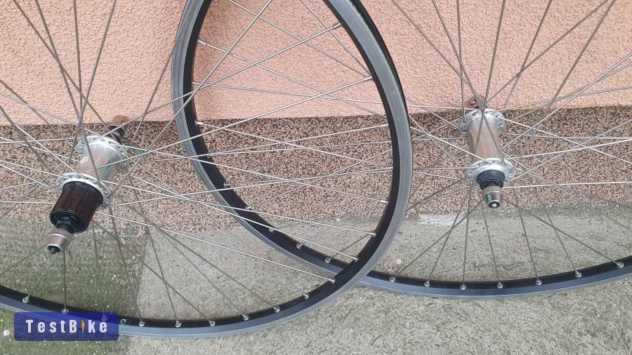 Trekking kerékszett.