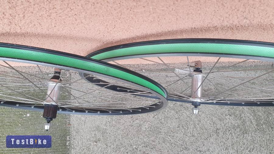 Trekking kerékszett.