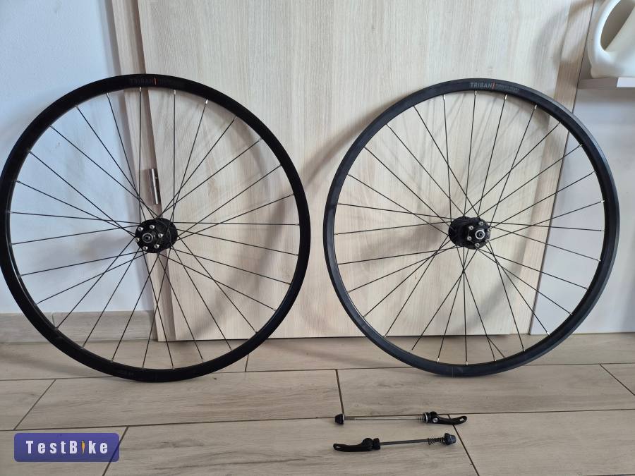 Triban 622x17C alumínium kerékszett, tubeless ready