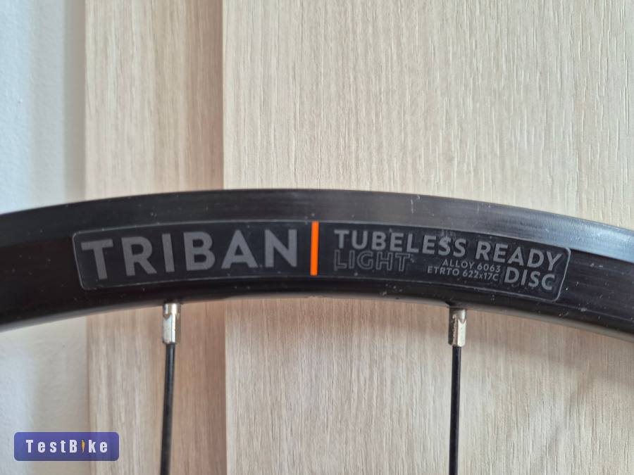 Triban 622x17C alumínium kerékszett, tubeless ready