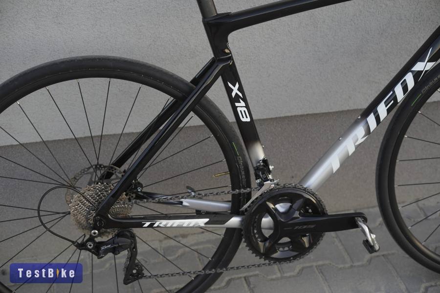 Trifox X18 karbon országúti bringa                          