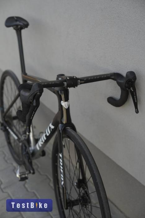 Trifox X18 karbon országúti bringa                          