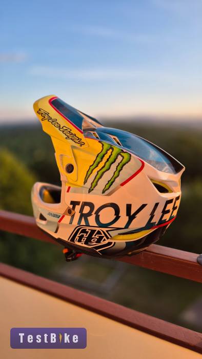 Troy Lee Designs D4 eladó