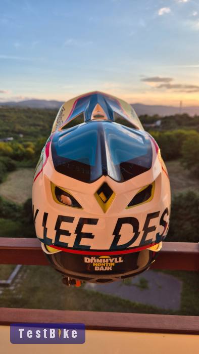 Troy Lee Designs D4 eladó