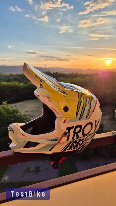 Troy Lee Designs D4 eladó