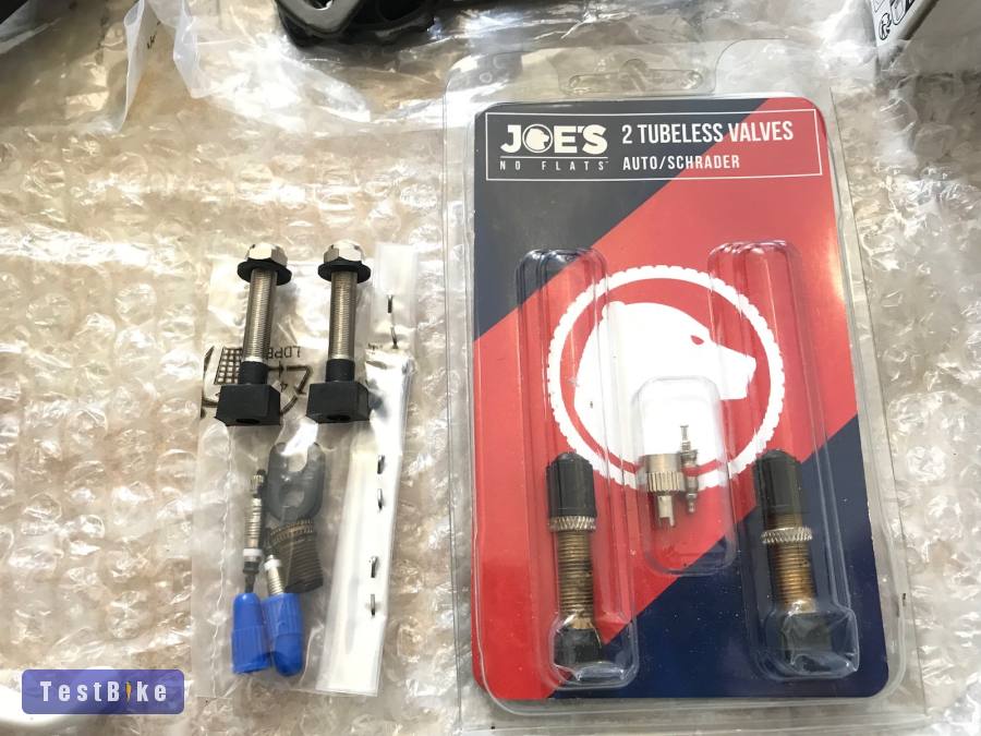 Tubeless szelep pár auto/schrader és presta
