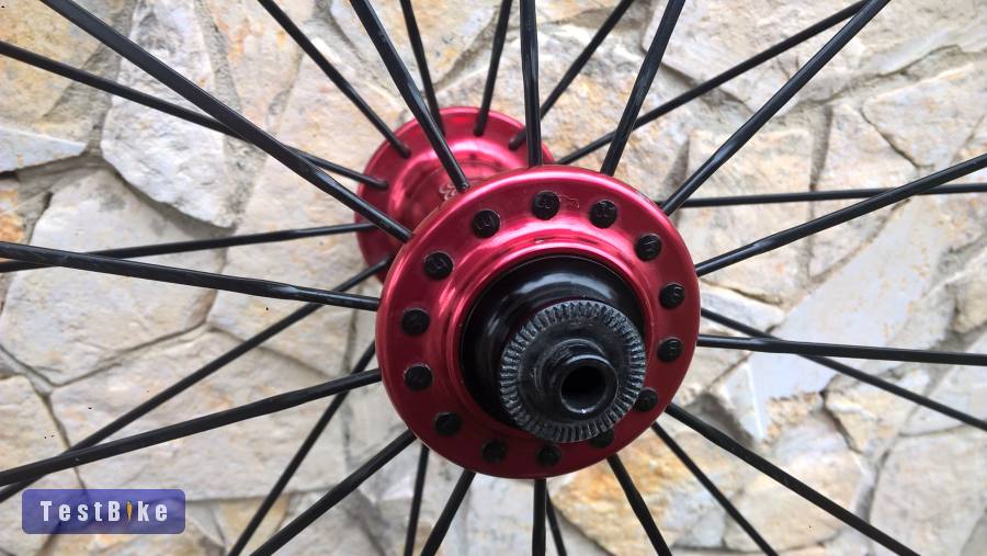 Tune országúti első kerék