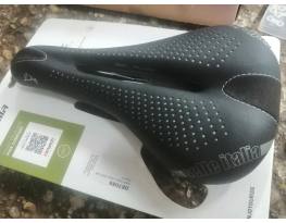 Új, márkás nyergek