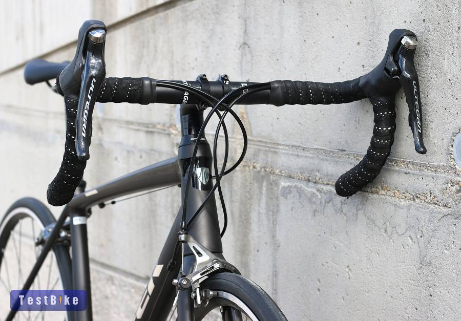Új, 0 km.-es Trek Émonda ALR 6 Ultegra R8000 2x11 (54)