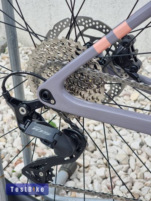 AKCIÓ nov2:Új 2025 Cube Attain karbon outi Shimano 105 2*12