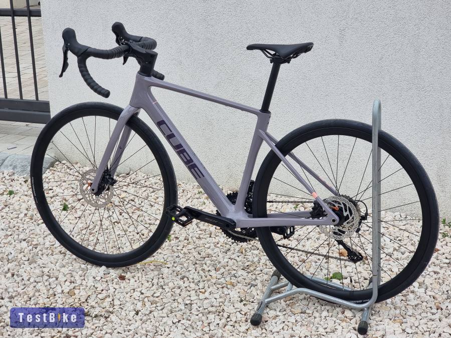 Új 2025 Cube Attain C:62 Race karbon outi Shimano 105 2*12 