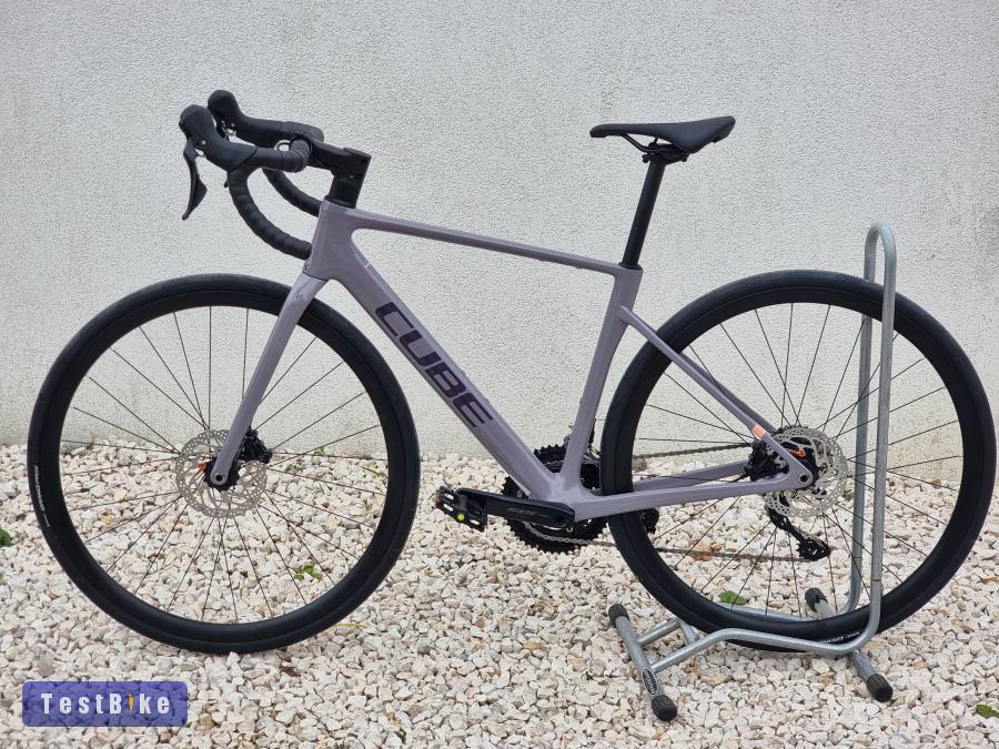 AKCIÓ nov2:Új 2025 Cube Attain karbon outi Shimano 105 2*12