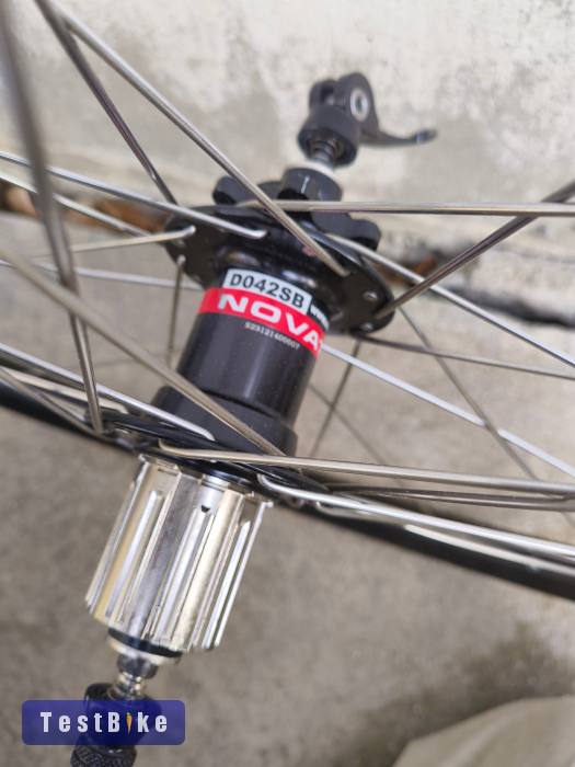 ÚJ! 26-os bika Mavix EX325+Novatech ipari csapágyas kerékszett