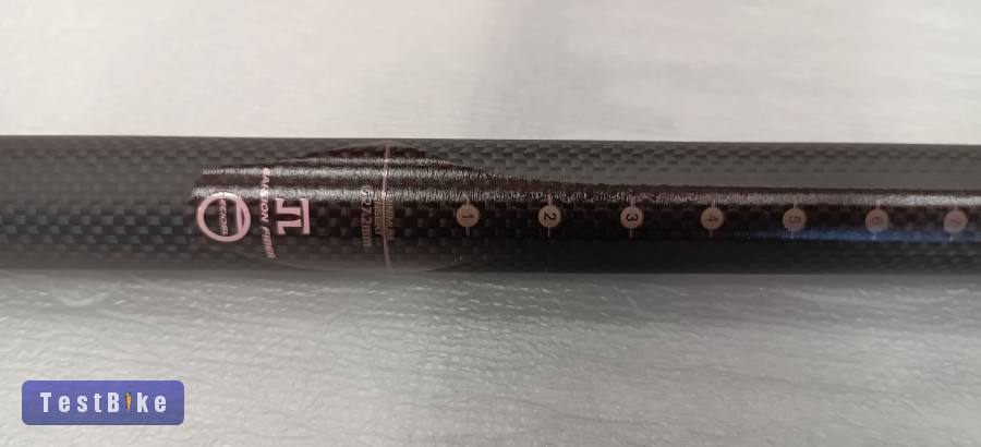 Új 27,2mm átmérőjű karbon nyeregcső